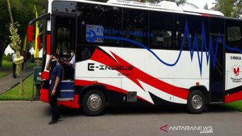 PT INKA 炫耀电动巴士，可运营 250 Km