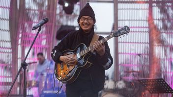 Mus Mujiono Conquers Mount Bromo Jazz Cold Challenges