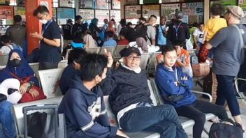 一部の乗客はランブータン村のバスチケット価格の上昇について不平を言う