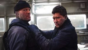 Iko Uwais Kian Brutal Lawan Jason Statham dalam Trailer Baru <i>The Expendables 4</i>