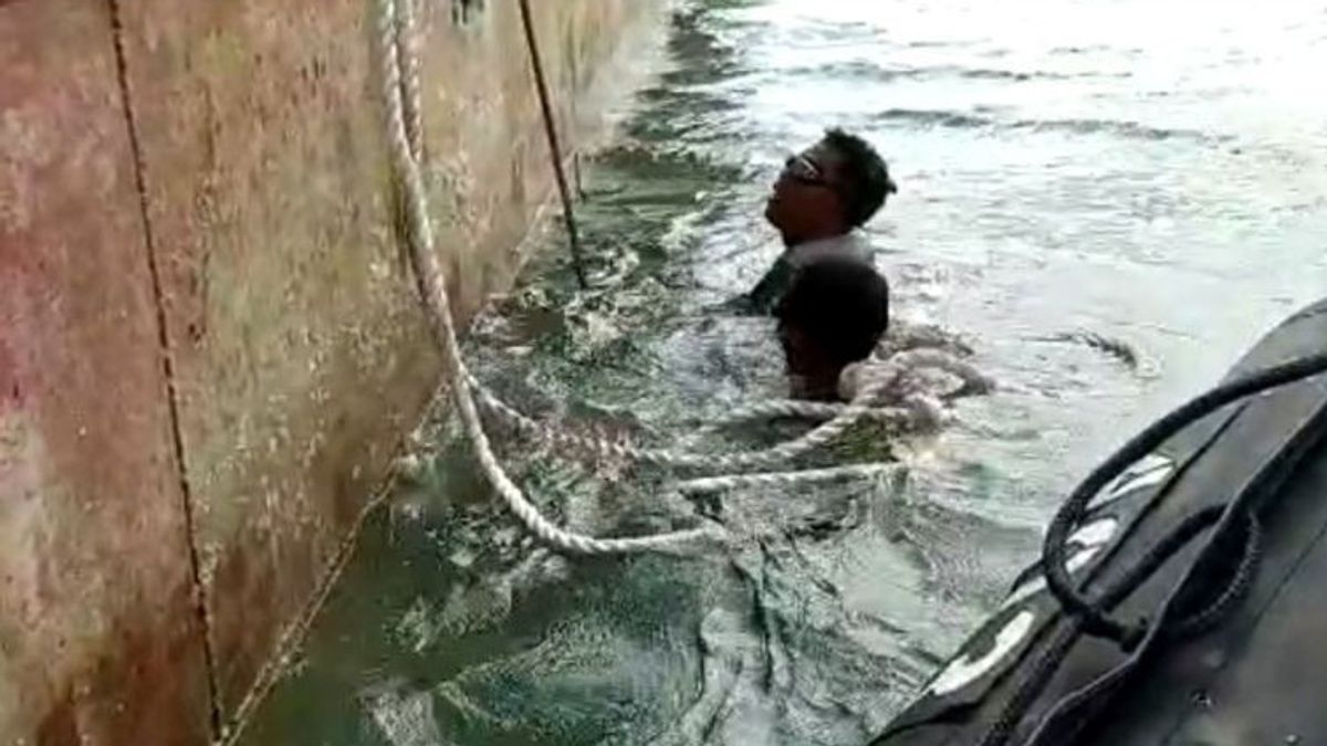 باكاملا تنشر فرس البحر KN للعثور على ضحايا غرق السفينة في مياه سانيبا في جنوب كاليمانتان