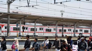 236,000 명의 사람들이 H + 2 Lebaran에 Jabodetabek KRL에 올랐습니다.