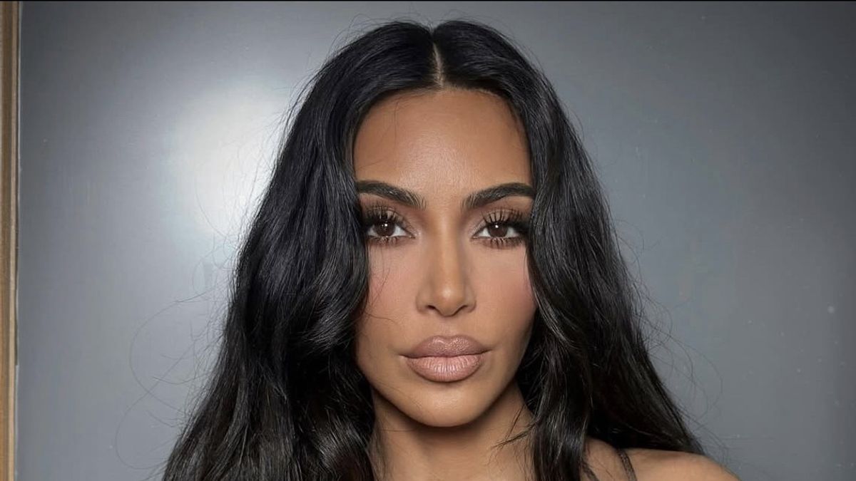 Tuai Kritikan, Ini Detail Celana Dalam Berbulu yang Diluncurkan Kim Kardashian