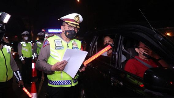 メトロ警察はイードの初日に896台の車両を引き返します