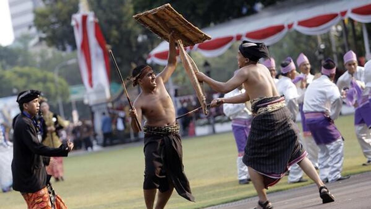 苏西洛·班邦·尤多约诺总统为纪念努桑塔拉文化大游行揭幕，2008年8月19日