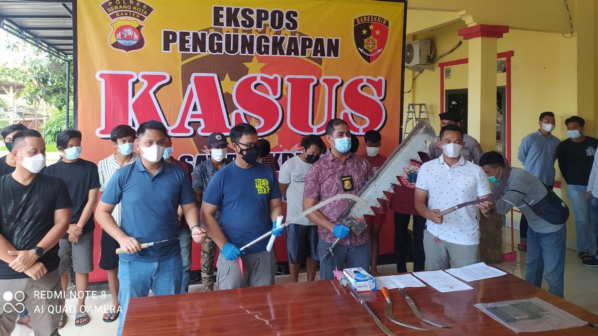 Viral Motorcycle Gang Show Off Sharp Weapon On Street Serang City, Police: All Star Gang, They Want Revenge