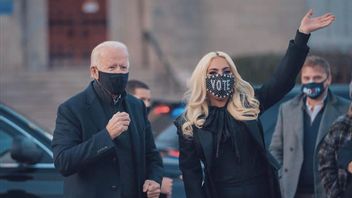 Pendukung Trump, Ayah Lady Gaga Bangga Anaknya Nyanyi di Pelantikan Biden