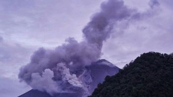 Le Mont Merapi émet Trois Fois Le Nuage De Chaleur Jusqu’à 700-1200 Mètres