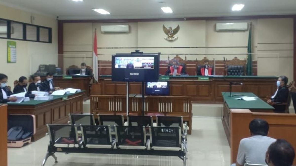 Inactive Regent Of Probolinggo Puput And Her Husband Sued 8 Years In Prison