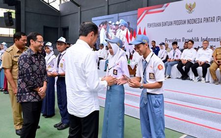 Kabar Baik dari Menteri Nadiem, Bantuan PIP SMA/SMK Tahun Ini Meningkat jadi Rp1,8 Juta