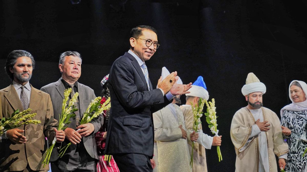ファドリ・ゾン感謝祭 イマーム・アル・ブハーリーとスカルノの劇場を文化外交の象徴として上演