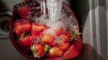 Hygienic and Stay Fresh! Here's the Best Way to Wash Strawberries You Need to Know
