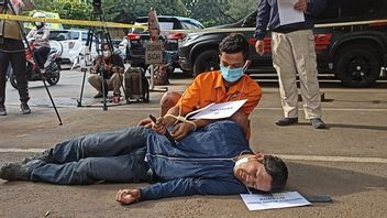 Speech Impaired Who Died With A Wound In The Neck, Apparently Slashed By A Similar Partner In Kemayoran