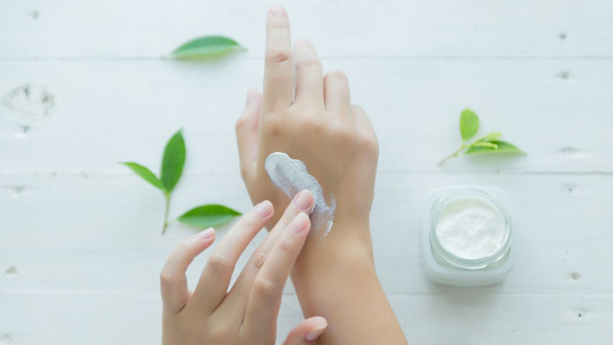 アトピック皮膚炎の保湿剤を選ぶための6つのヒント, 乾燥肌とかゆみを克服するのを助ける