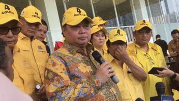 Airlangga Refuses To Respond To Hasto's Statement About Jokowi Wanting To Win PDIP From Megawati