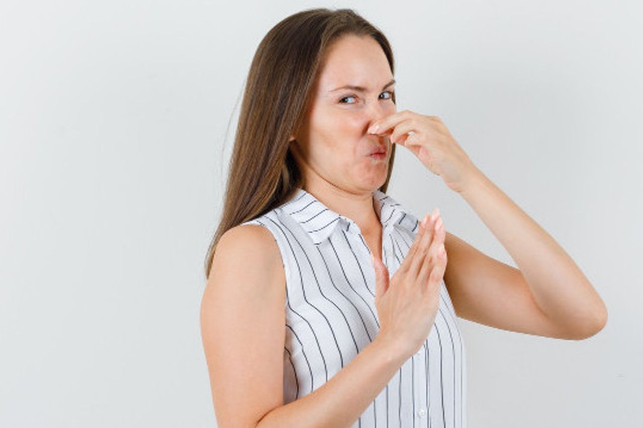 10 Causes Of Halitosis Or Unpleasant Or Oral Smell To Kiss From Far Away