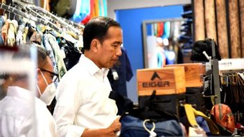 Presiden Jokowi Keliling Kokas Cek Aktivitas Usai PPKM Berakhir, Sempat Singgah Beli Rompi Hitam