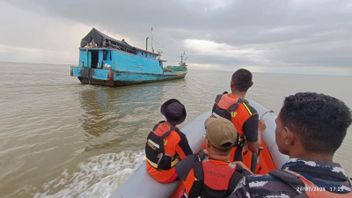 通信情報大臣はSARチームに、行方不明のBTS材料輸送船の12人の乗組員を救助するよう要請しました