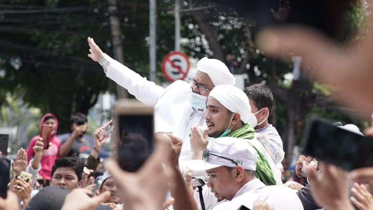 Many Residents Are Late To Airport Because Rizieq Returns, PA 212: Sorry To Be Born Inward