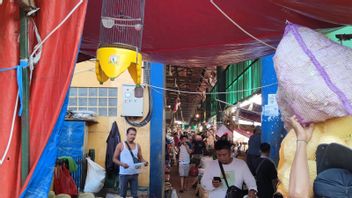 无论 Ppkm 紧急情况如何， 克拉马特贾蒂主要市场的第二天再次拥挤 