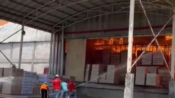 Kebakaran Pabrik Tisu Mojokerto Tewaskan Satu Pekerja