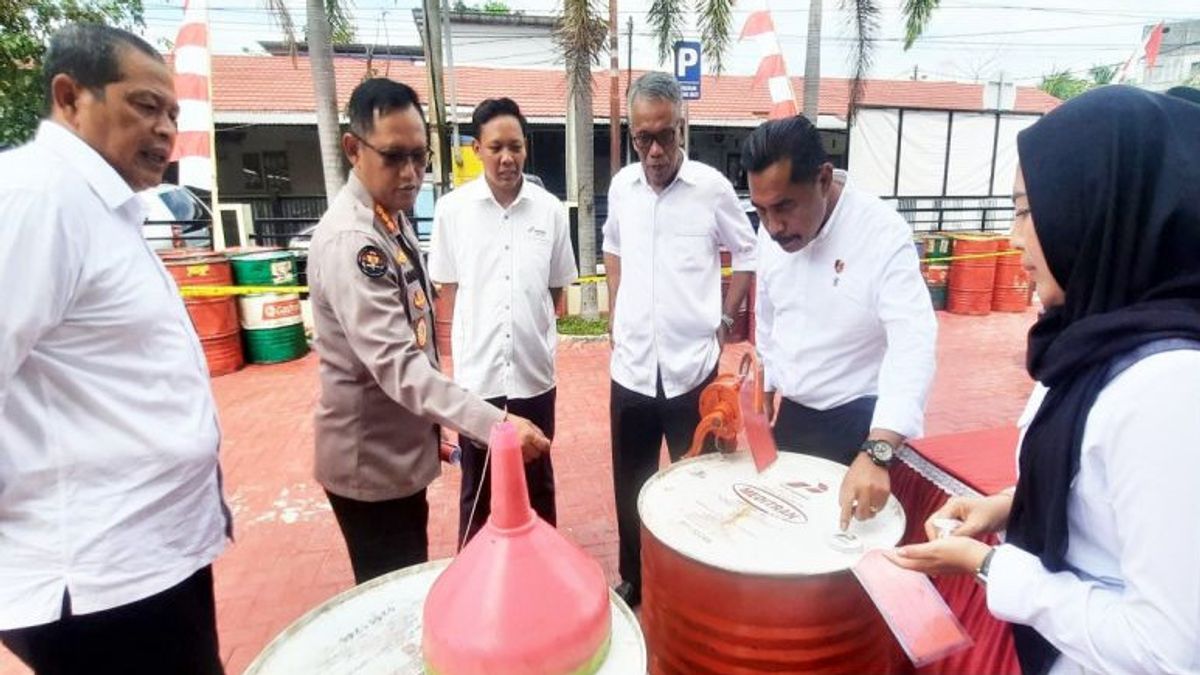 Disguised As Buyers, South Kalimantan Police Secure 9.5 Tons Of Bulk Oil In The Name Of Pertamina