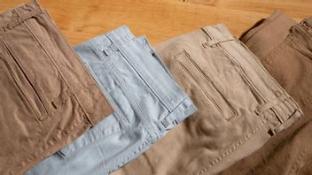 Stop Stacking Randomly! This Is How to Fold Long Pants to Save Space