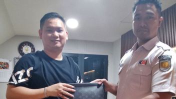 جاكرتا - تم تسريب حقائب المسافرين التي تحتوي على أموال ومعادن ثمينة تبلغ مجموعه نصف مليار دولار في محطة تاوانغ