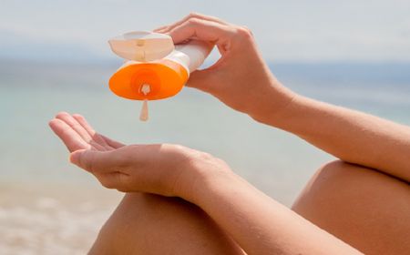 Viral Skincare Dihancurkan Saat Razia, Bahaya Abaikan Sunscreen Bisa Picu Kanker Kulit