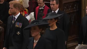 梅根·马克尔和凯特·米德尔顿抵达伊丽莎白女王葬礼的照片
