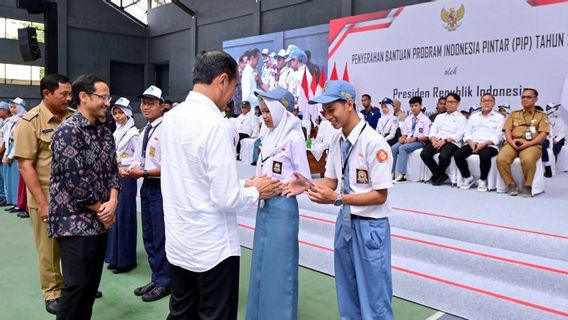 Nadiem部长的好消息,今年SMA / SMK的PIP援助增加到180万印尼盾