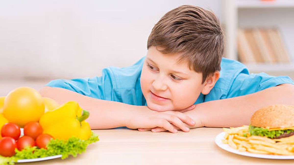 A Boy Whose Vulnerable Obesity Experiences Pubertas Faster