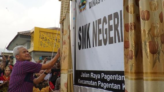 Jawab Persoalan Sistem Zonasi Saat PPDB, Ganjar Bangun Sekolah Vokasi di 17 Kecamatan