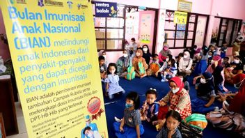 مكتب الصحة في سورابايا يكتشف بشكل مكثف حالات الالتهاب الرئوي لدى الأطفال الصغار