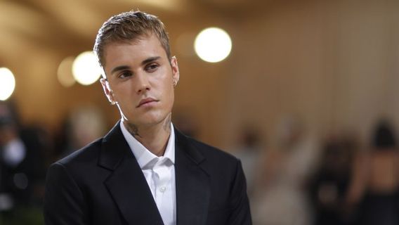 Hailey Bieber Sampaikan Kondisi Terkini Justin Bieber Setelah Alami Kelumpuhan Wajah