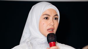 Cerita Revalina S. Temat Tenggelam Pakai Mukena hingga Kalungkan Pemberat Besi di Film Terbaru