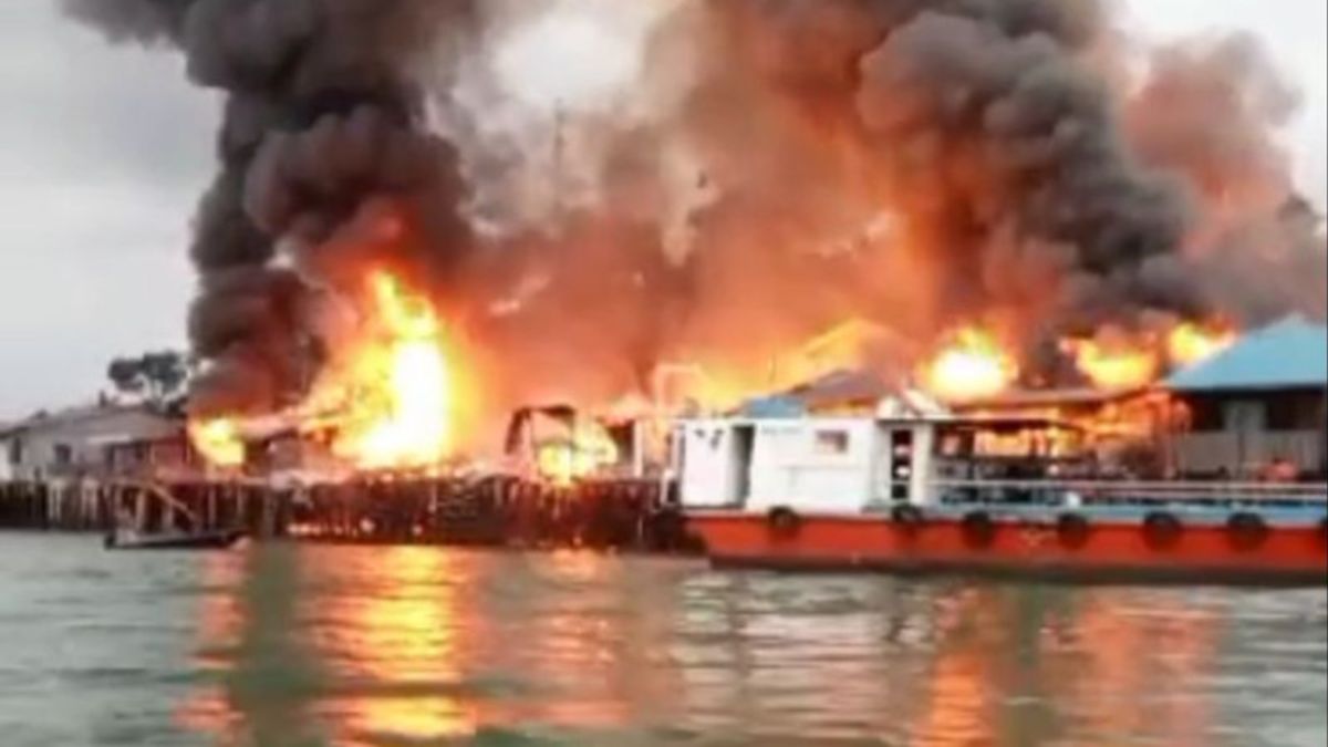 9 Rumah Terbakar di Pulau Buluh Batam, 1 Orang Lansia Meninggal