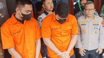 Wearing Orange Clothes With Ties Cable Tied Hands, Mario Dandy And Shane Lukas Are Sure To Be Healthy Before Being Handed Over To The Prosecutor's Office