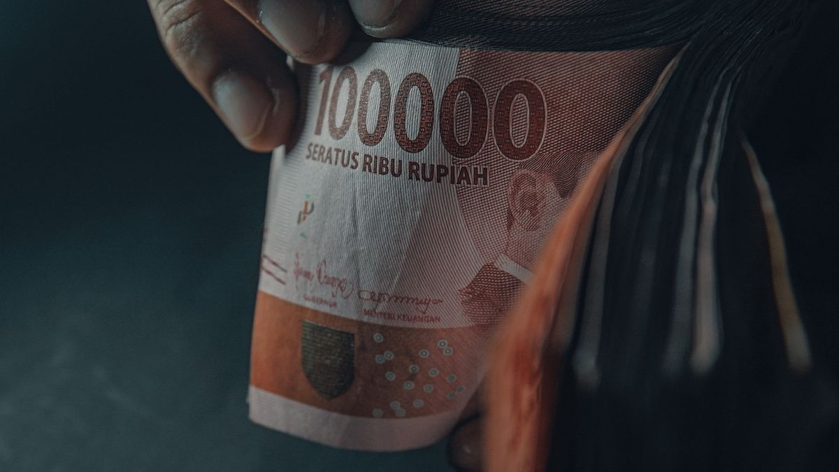 Predicted To Weakening, Rupiah Opens Strengthening At Monday's Opening