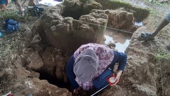 Les Archéologues Trouvent Des Pièces De Monnaie Anciennes Au Fort De Kota Mas