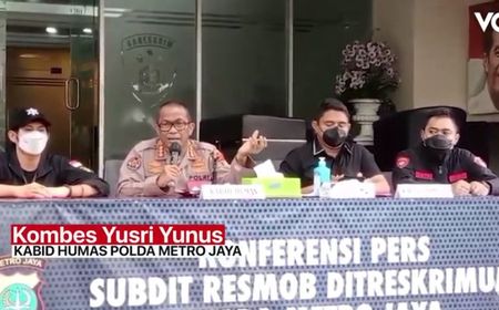 VIDEO: Polisi Temukan Praktik Sebar Foto Porno dalam Penggerebekan Kantor Pinjol Kelapa Gading