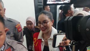 Nikita Mirzani Hampir Nangis Dengar Kesaksian Ahli ITE di Sidang Reza Gladys