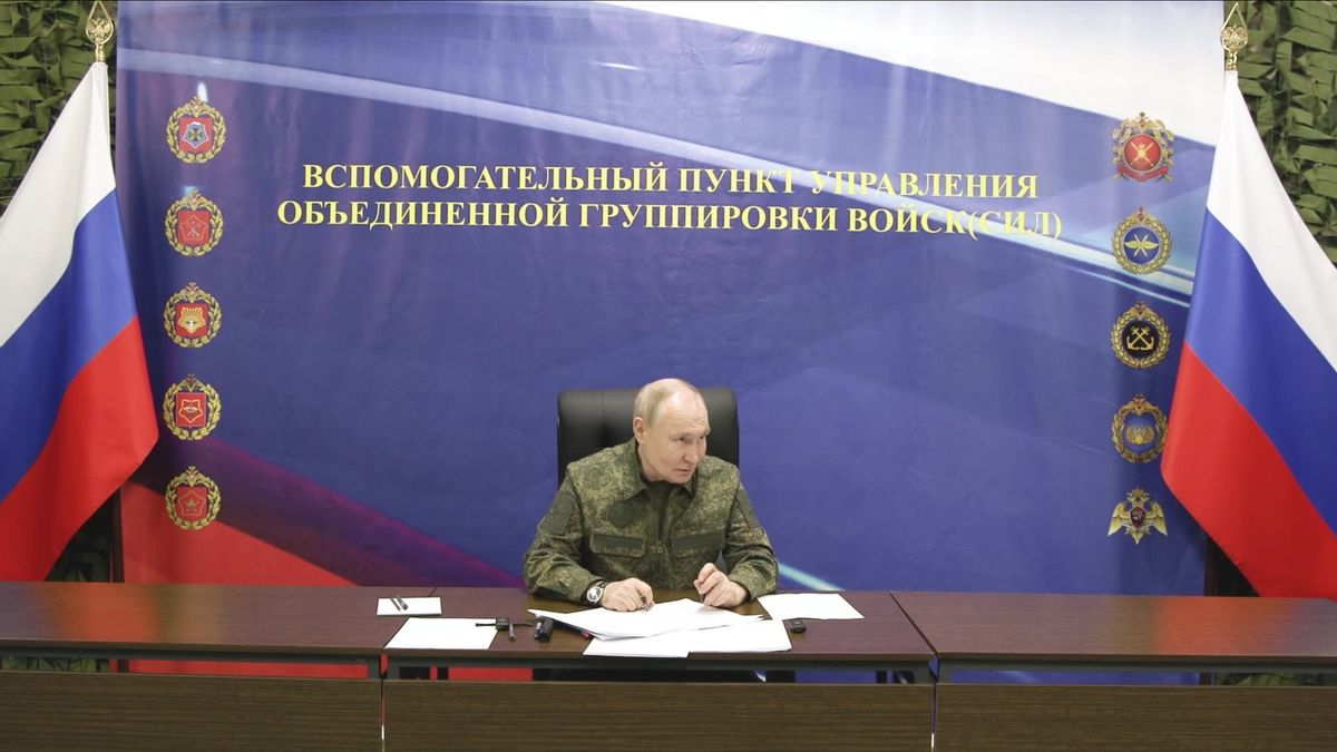 Visiting The Frontline Command Center, President Putin Praises The Russian Army