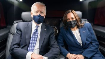 COVID-19 Contagion Soars, White House Requires Federal Employees To Wear Masks In The Office