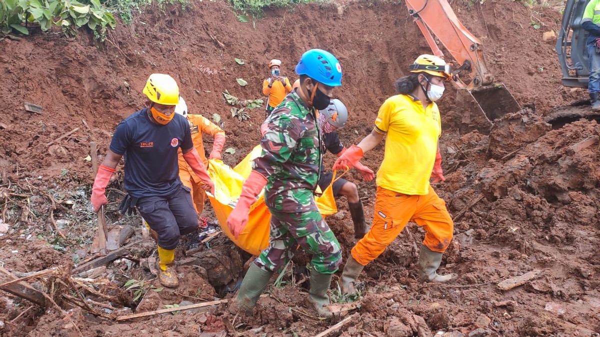 5 Corps De Victimes De Glissements De Terrain à Nganjuk Ont été Retrouvés, Laissant 1 Victime à La Recherche