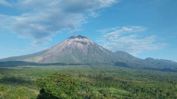 Meskipun Aktivitas Tak Terganggu, Warga Tetap Diminta Waspadai Erupsi Harian Gunung Semeru