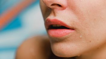 唇の燃え盛る太陽?あなたの完全な唇の秘密が「咲く」前に知る