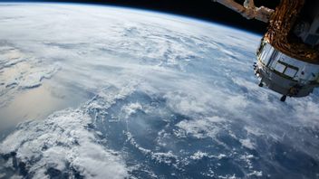 NASA宇宙飛行士は、宇宙ステーションから夕日のビューを示しています