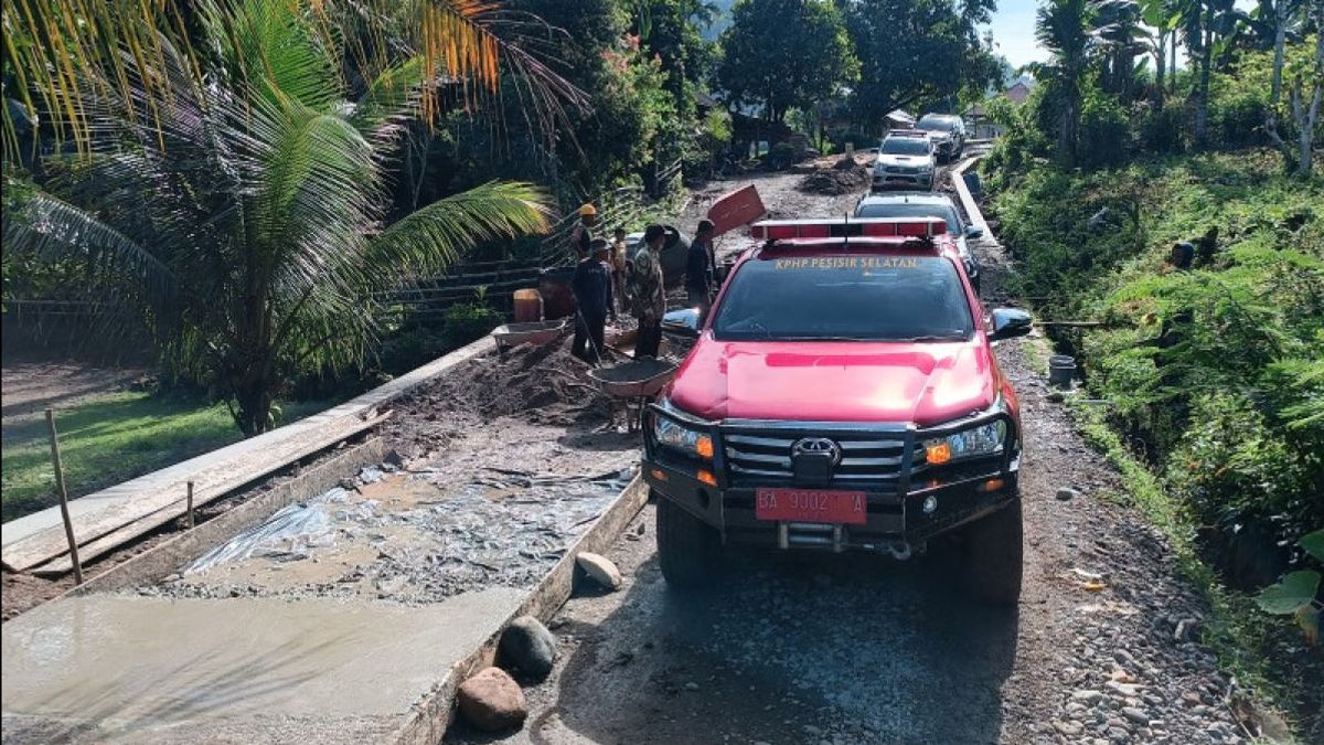 PUPR省は、西スマトラの地域道路修理の進捗状況が51.38%に達したと述べた。