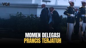 Français : Une délégation française tombée lors d'une cérémonie nationale pour accueillir le président Macron